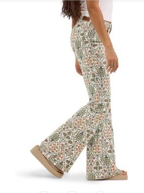 Wrangler Printed Flare Pants in Green & Tan Western, Festival
